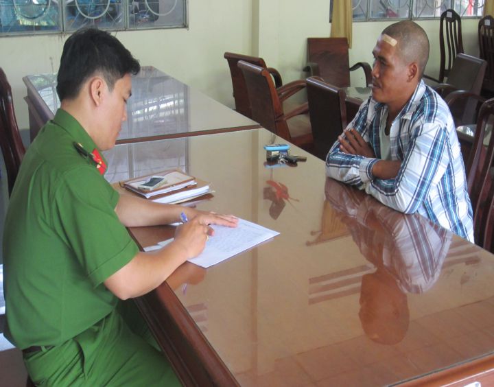 cong an huyen lam viec voi doi tuong vi pham.jpg