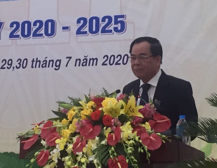 8.ong Tran Ngoc Tam chi dao tai DH.jpg