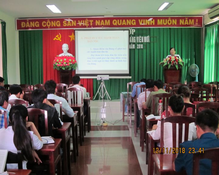 KHAI GIẢNG LỚP ĐẢNG VIÊN MỚI KHÓA II NĂM 2018.jpg