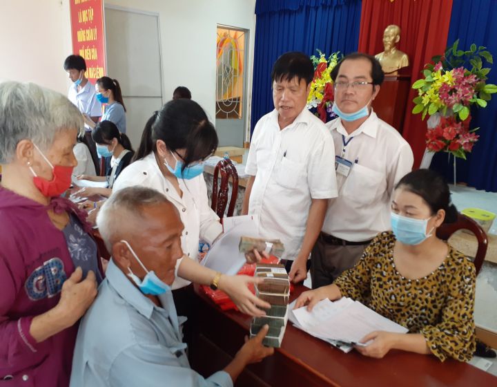 chi trả tiền bồi thường hỗ trợ cho bà con.jpg